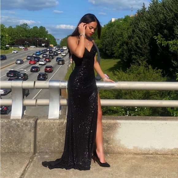 Black sequins formal dress - Picture 2 of 5